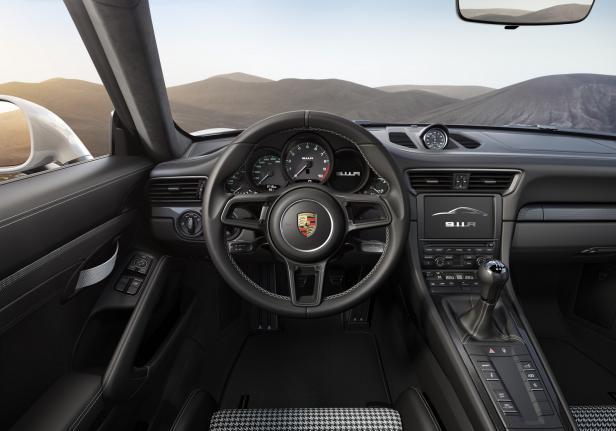 Nuova Porsche 911 R interni