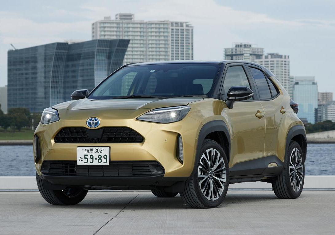 Toyota Yaris Cross gold