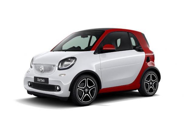 Smart Fortwo red and the city