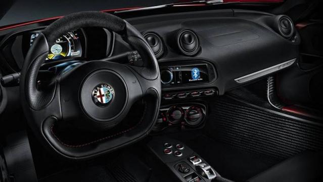 Alfa Romeo 4C interni 1