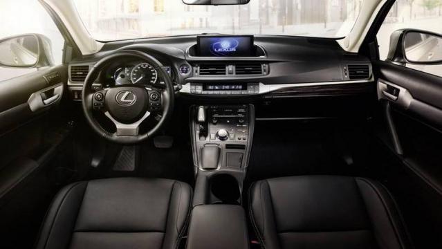 Lexus Nuova CT Hybrid interni facelift 1
