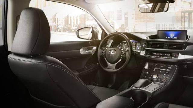 Lexus Nuova CT Hybrid interni facelift