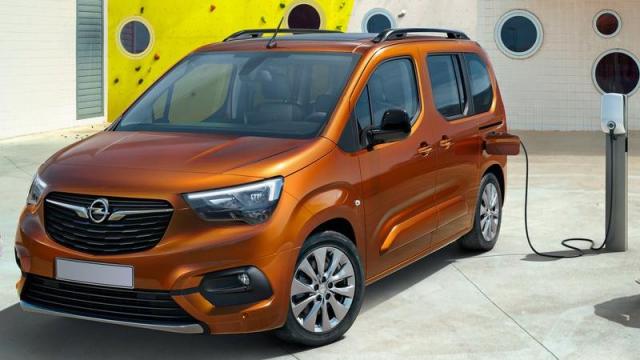 Opel Nuovo Combo-e Life tre quarti anteriore 1