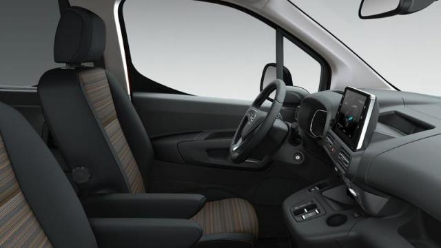 Opel Nuovo Combo-e Life interni 1