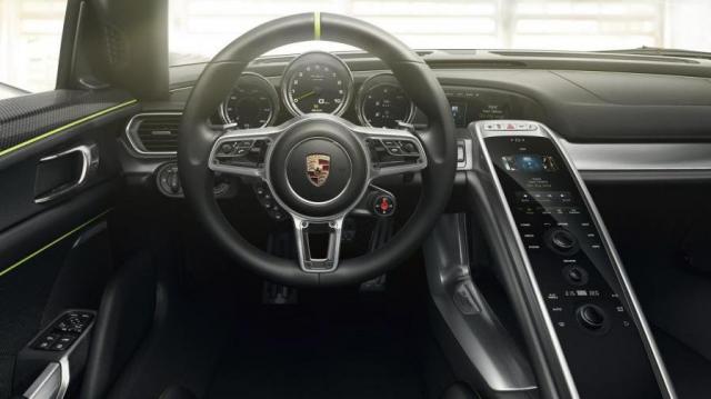 Porsche 918 Spyder interni