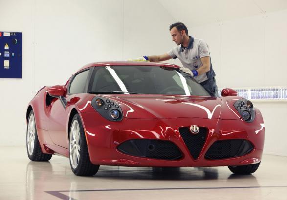 Alfa Romeo 4C stazione controllo qualità