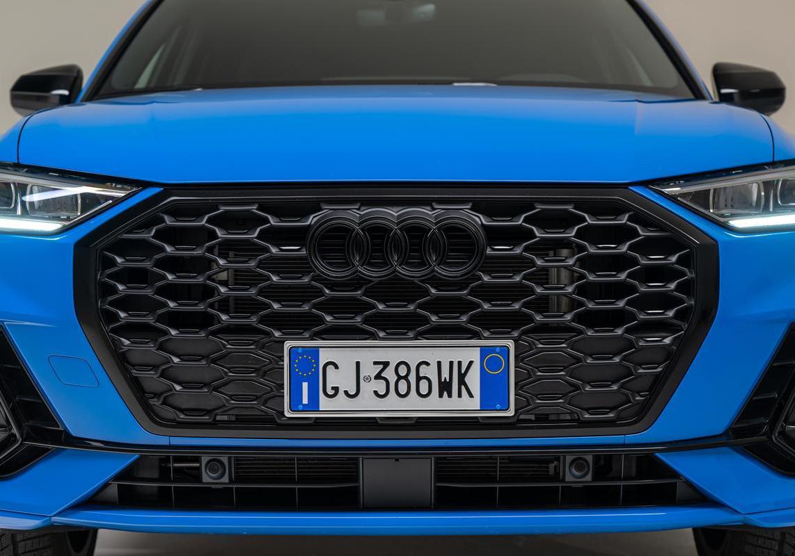 Audi Q3 Sportback TFSI e Identity Black griglia