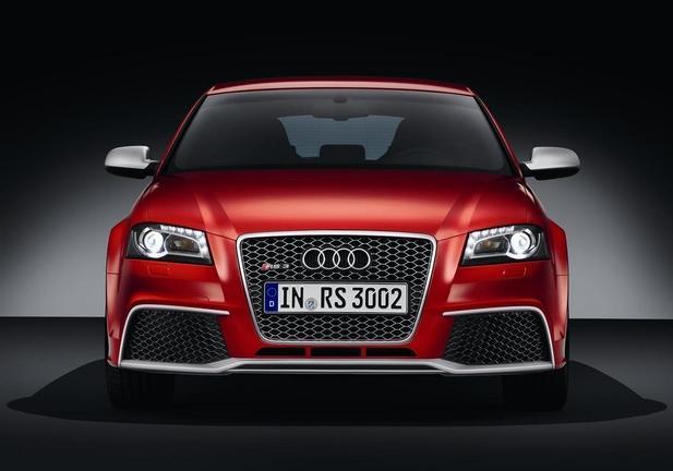 Audi RS3 rossa frontale