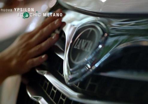 Lancia Ypsilon Ecochic Metano dettaglio mascherina frame spot