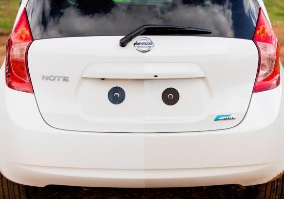 Nissan Note con vernice repellente allo sporco Ultra-Ever Dry posteriore