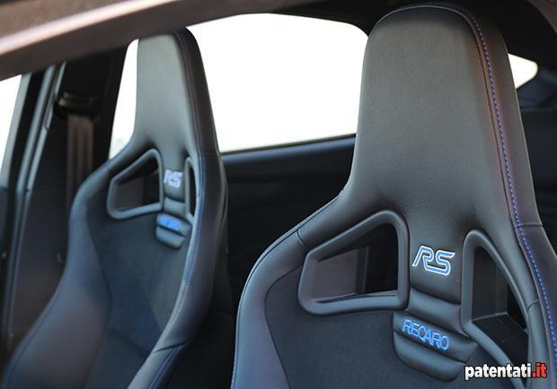 Ford Focus RS sedili Recaro