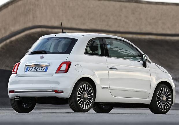 Nuova Fiat 500 2015 tre quarti posteriore
