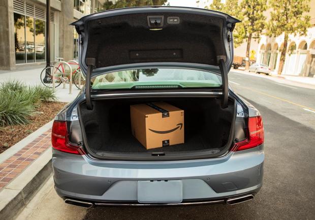 Volvo: ricevere i pacchi di Amazon in auto 03