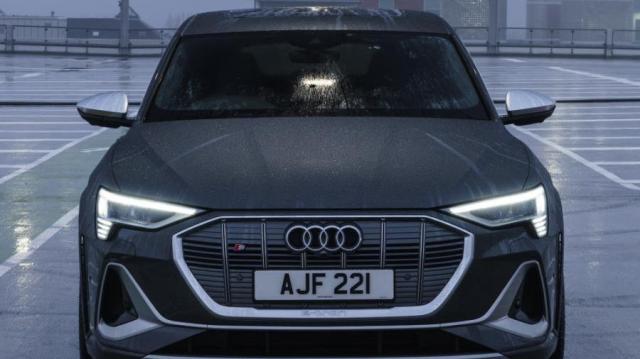 Audi e-tron Sportback S frontale