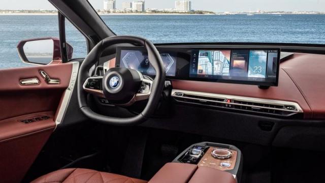 BMW Nuova iX interni