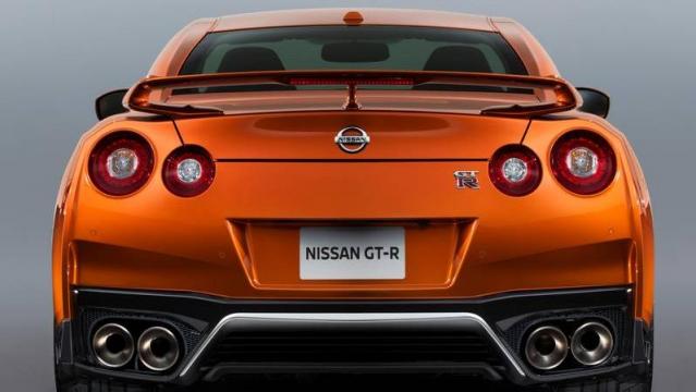 Nissan GT-R 2